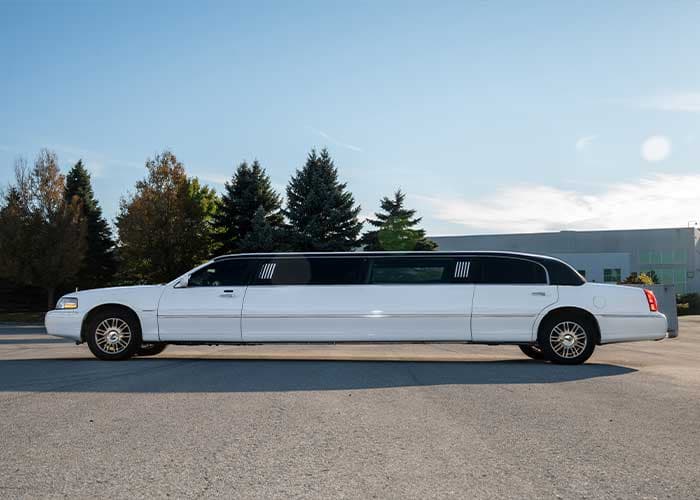 Lincoln Stretched Towncar gallery image 1 for limousine service in Georgetown, ON