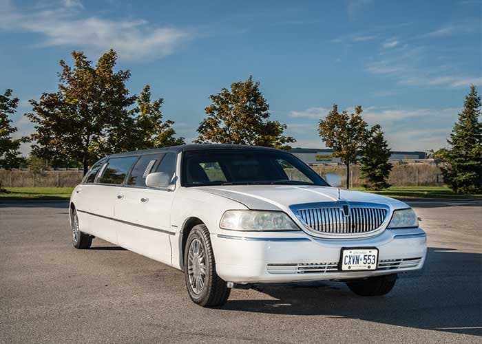 Lincoln Stretched Towncar gallery image 2 for limousine service in Georgetown, ON