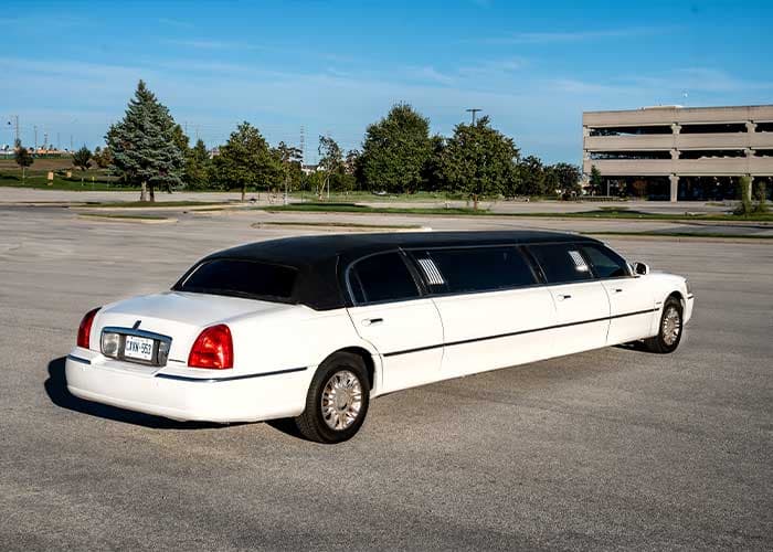 Lincoln Stretched Towncar gallery image 4 for limousine service in Georgetown, ON