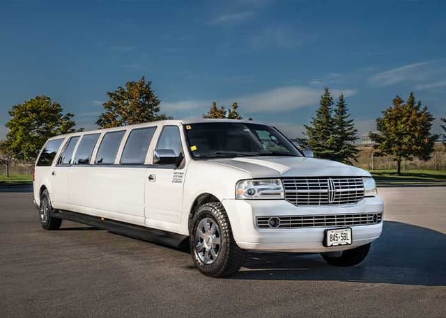 Lincoln limo town car in Georgetown, ON